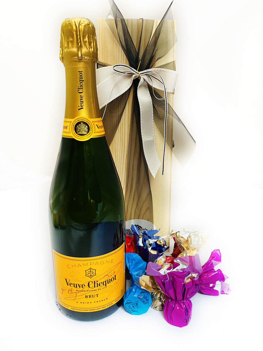  Veuve Champagne Gift Hamper product photo